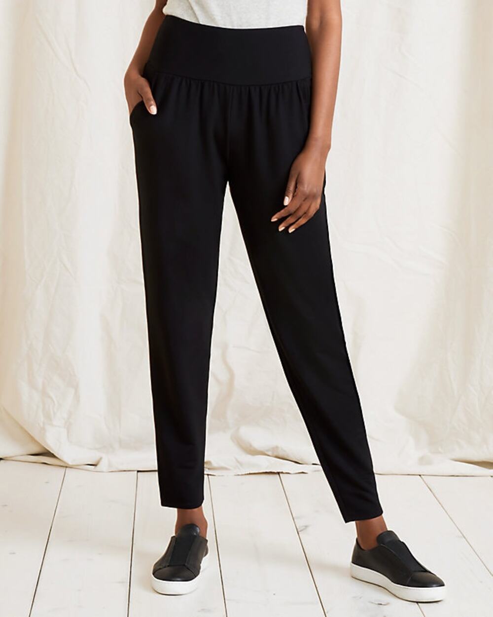 Garnet Hill Black Perfect Travel Pull-On Tapered Leg Stretchy Pants Womens Large